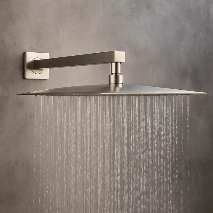 Chuveiro-Para-Banheiro-Delux-Prata-Jato-Forte-Grande