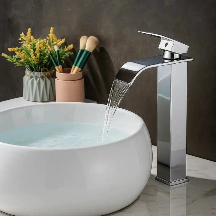 Torneira-Para-Banheiro-Aurea-Prata-Design-Luxo-Moderno